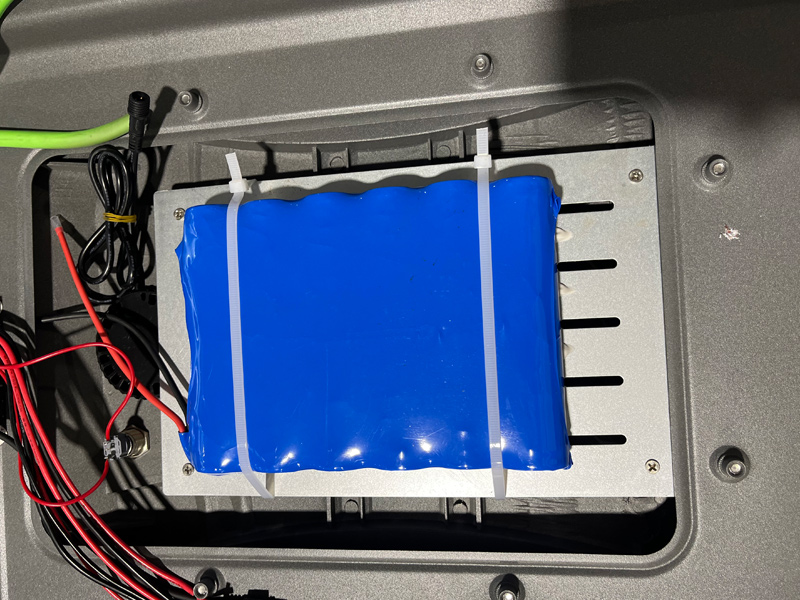 LF-YT01 LiFePO4 battery compartment inside the die-cast aluminium housing